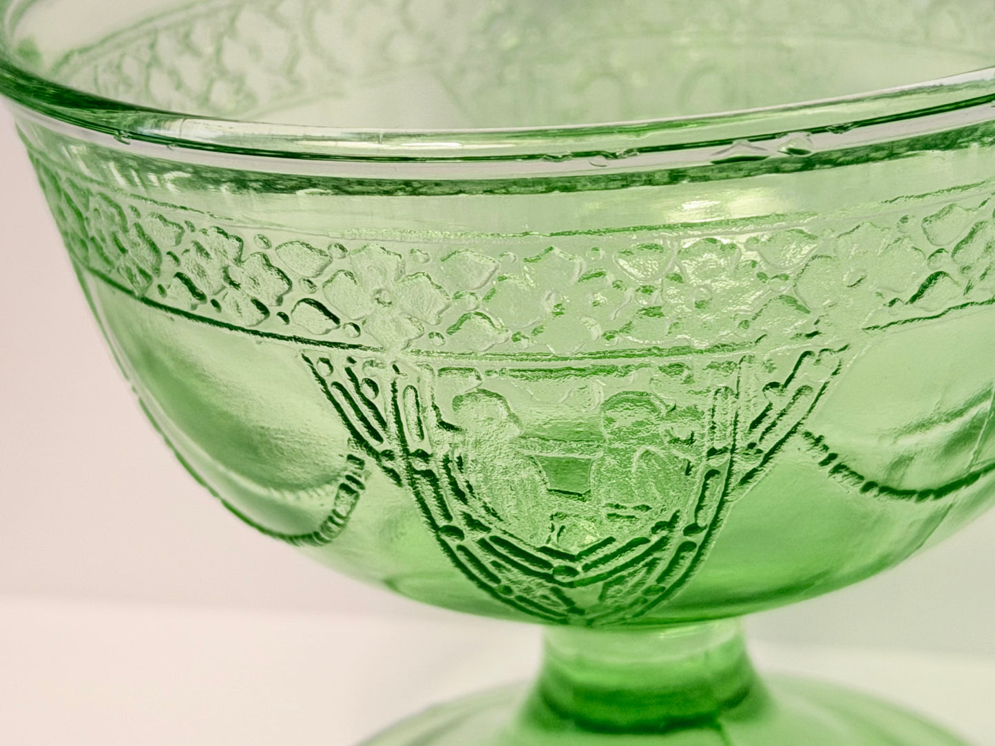 Depression Glass – Georgian Lovebirds Pattern | Berry Bowl