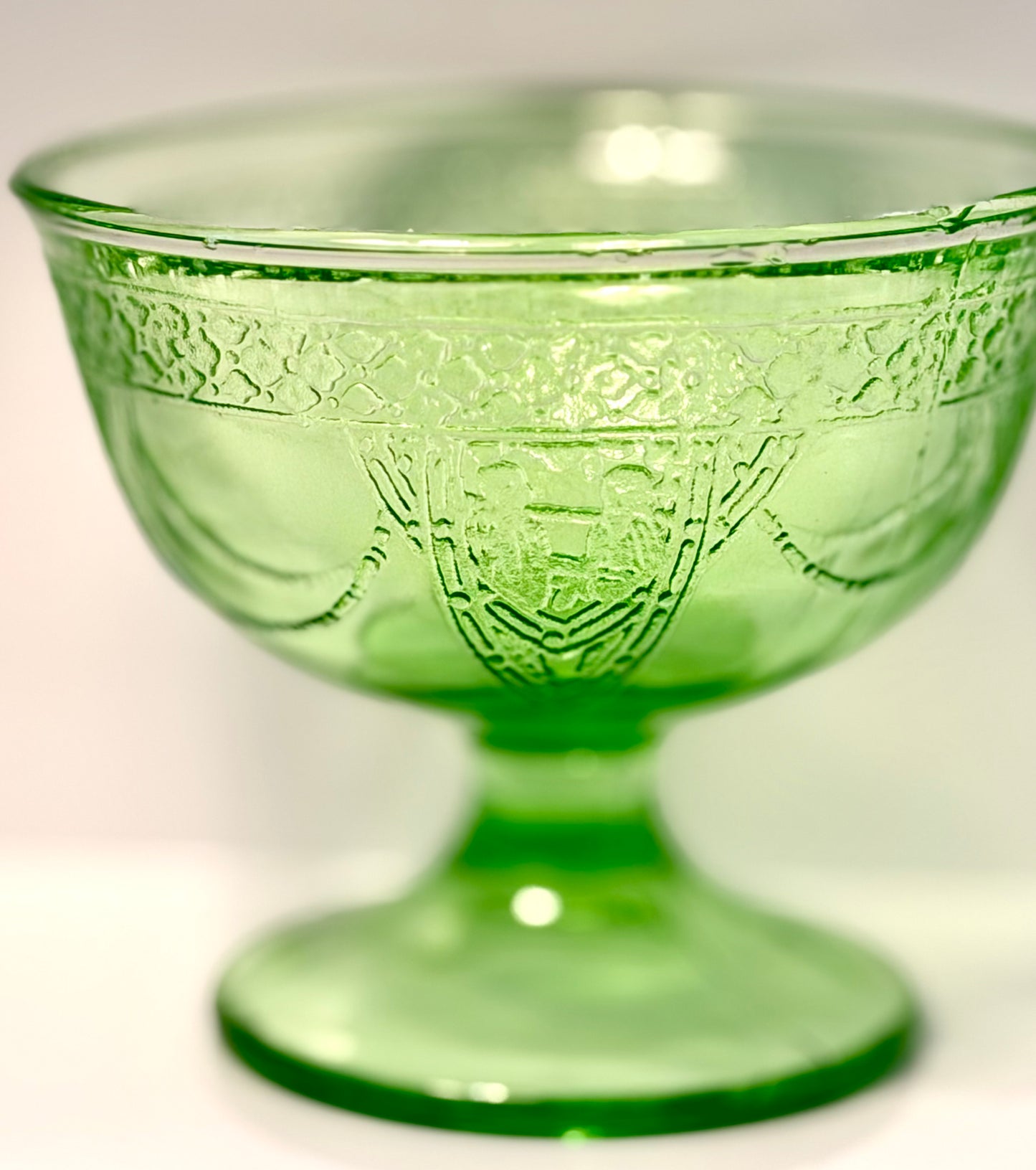 Depression Glass – Georgian Lovebirds Pattern | Berry Bowl